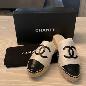 Authentic Chanel Logo ivory and black Lambskin Slide mule Espadrille Shoes RARE